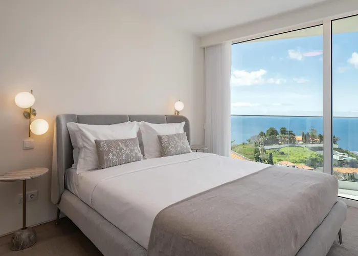 Wonderful 3-bedroom With Pool 度假居