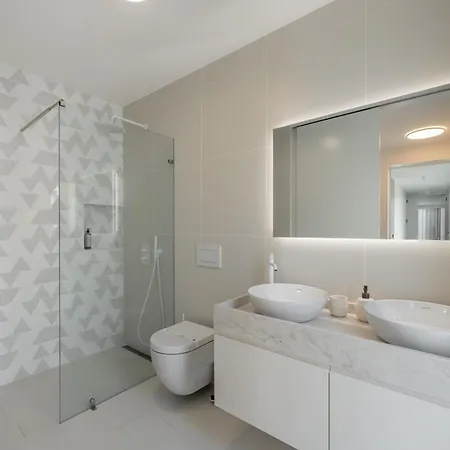 Tatil Evi Wonderful 3-bedroom With Pool