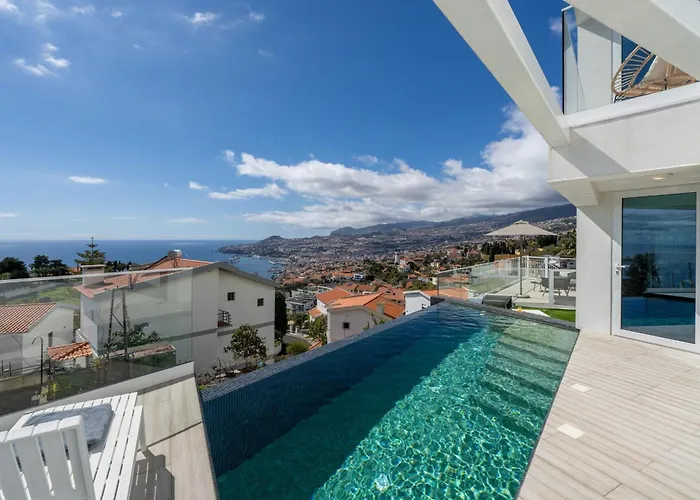 Wunderschöne - 3-schlafzimmer-villa Mit Pool * Funchal (Madeira)
