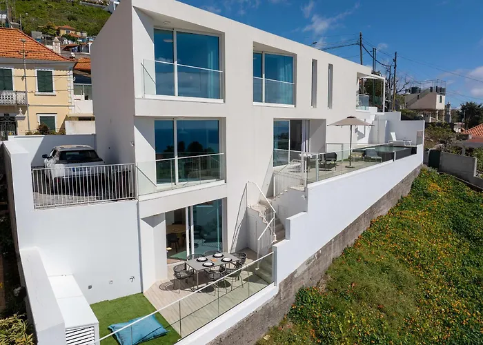 Ferienhaus Wunderschöne - 3-schlafzimmer-villa Mit Pool