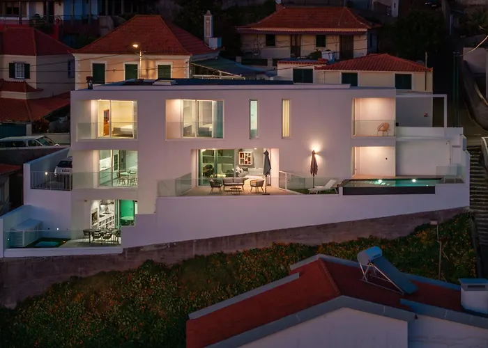 Ferienhaus Wunderschöne - 3-schlafzimmer-villa Mit Pool *
