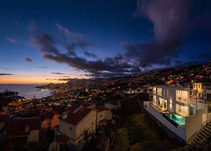 Wunderschöne - 3-schlafzimmer-villa Mit Pool * Funchal (Madeira)